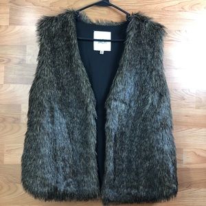 - JACK Size Medium Faux Fur Vest Like New Excellent Condition